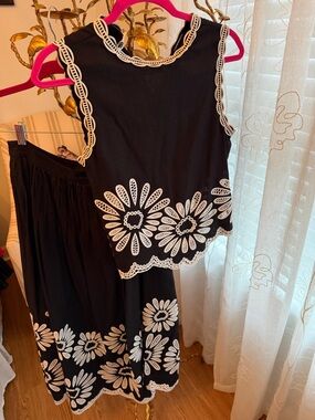 Elie Tahari Black Dress Set with White Daisy Appliqué